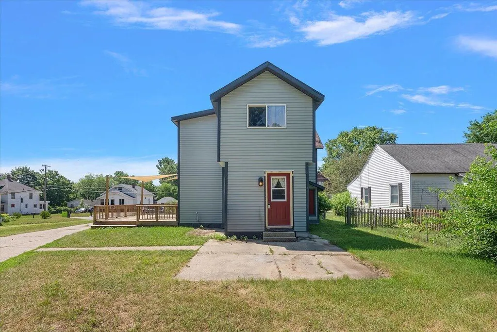 903 Cogswell Street NW Walker City MI 49544