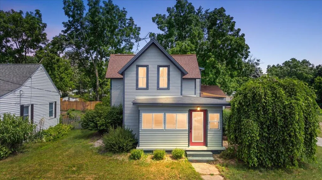 903 Cogswell Street NW Walker City MI 49544