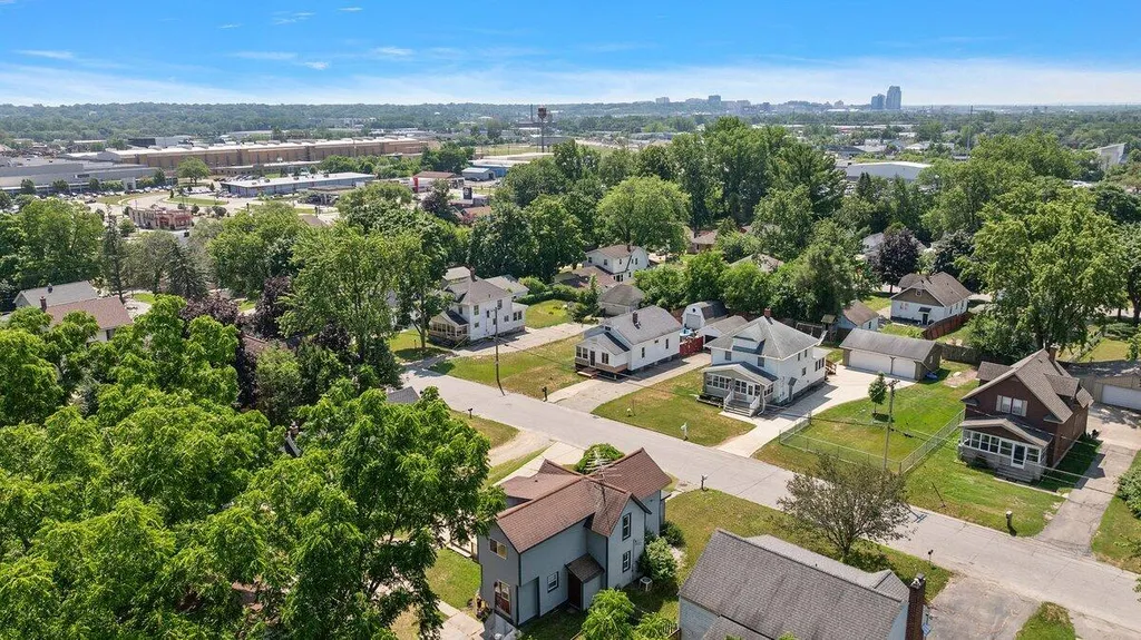 903 Cogswell Street NW Walker City MI 49544