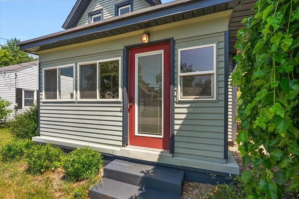 903 Cogswell Street NW Walker City MI 49544