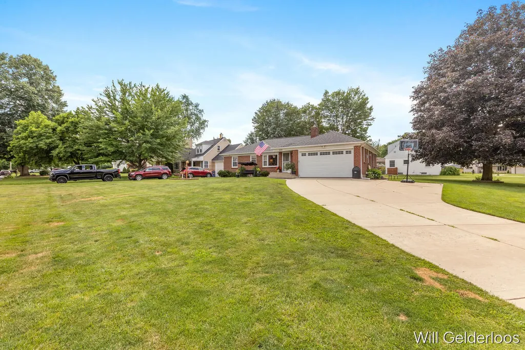 559 Shawmut Boulevard NW Grand Rapids City MI 49504