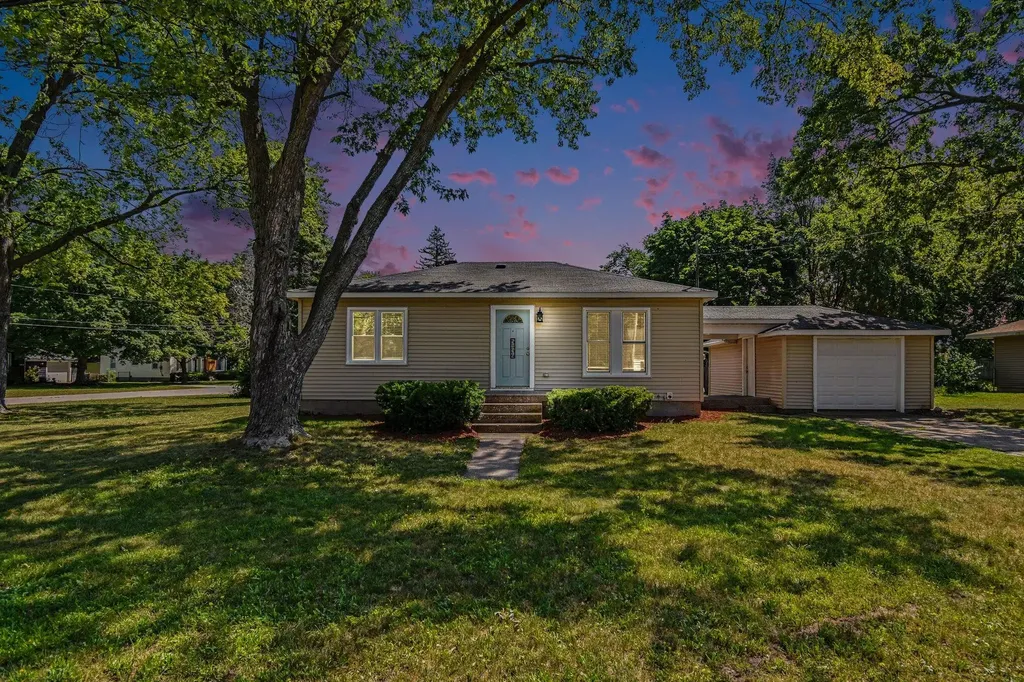 5134 Heyboer Avenue SE Kentwood City MI 49548