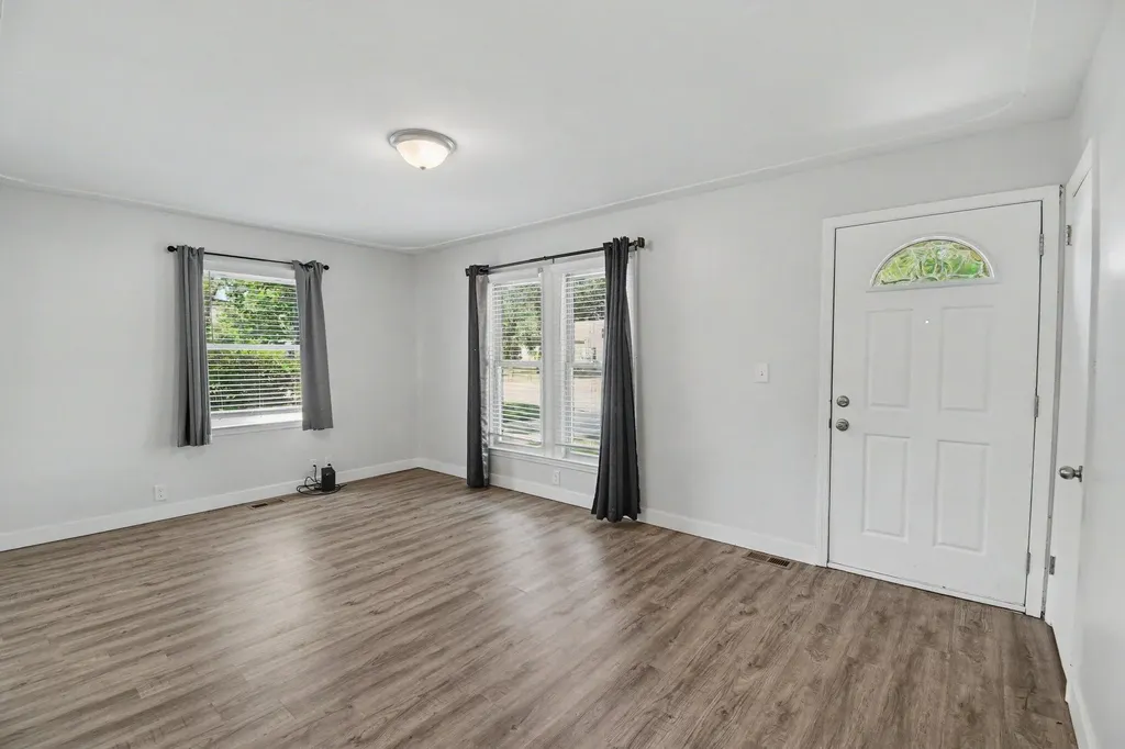 5134 Heyboer Avenue SE Kentwood City MI 49548