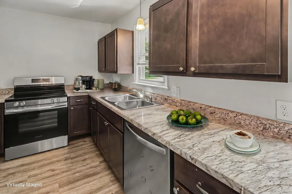 5134 Heyboer Avenue SE Kentwood City MI 49548