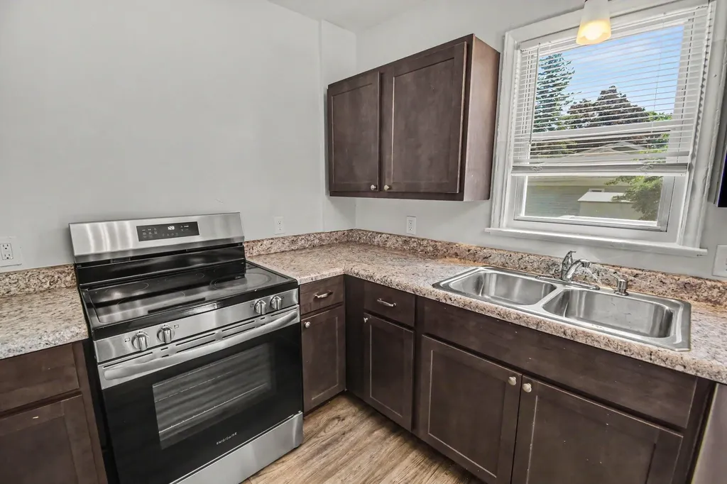 5134 Heyboer Avenue SE Kentwood City MI 49548