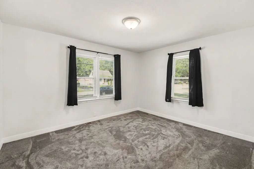5134 Heyboer Avenue SE Kentwood City MI 49548