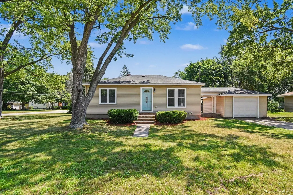 5134 Heyboer Avenue SE Kentwood City MI 49548