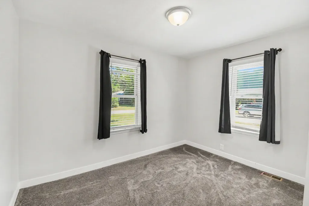5134 Heyboer Avenue SE Kentwood City MI 49548