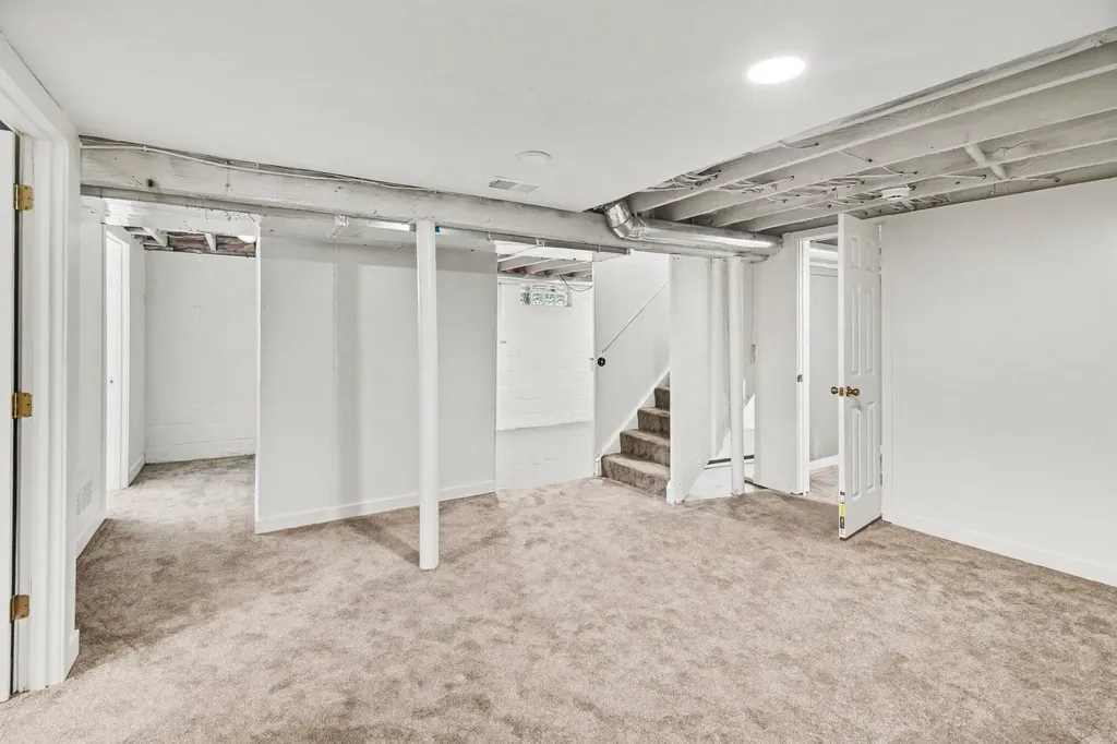 5134 Heyboer Avenue SE Kentwood City MI 49548