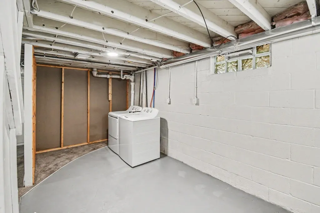 5134 Heyboer Avenue SE Kentwood City MI 49548