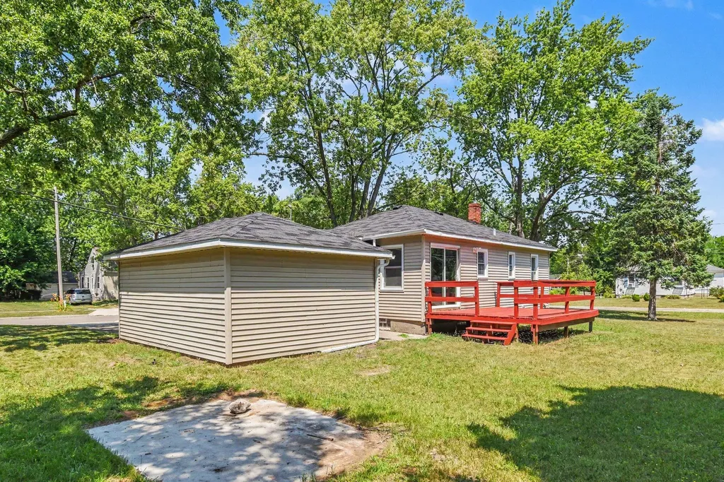 5134 Heyboer Avenue SE Kentwood City MI 49548