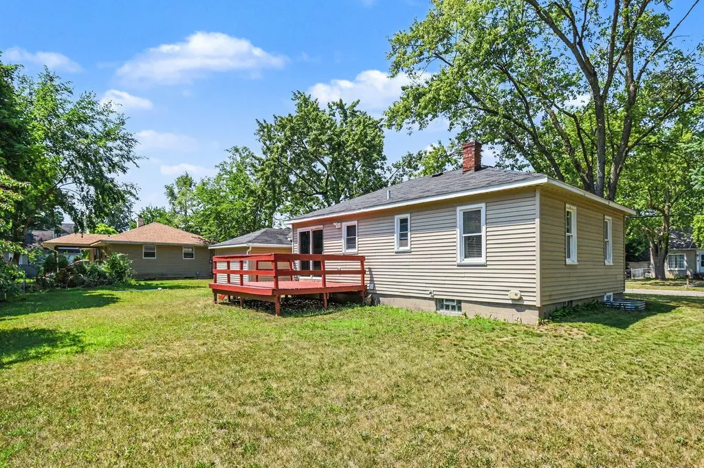 5134 Heyboer Avenue SE Kentwood City MI 49548