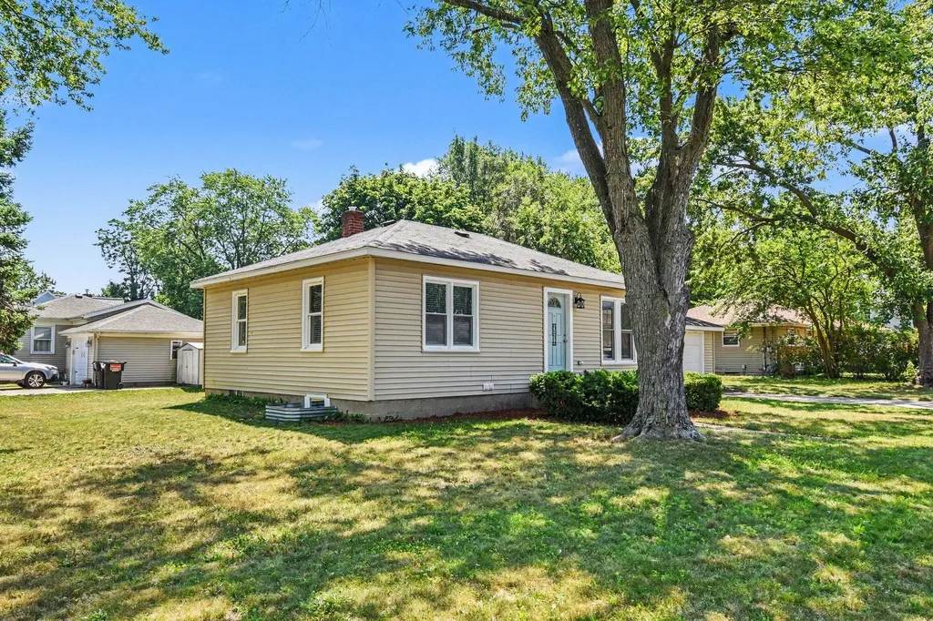 5134 Heyboer Avenue SE Kentwood City MI 49548
