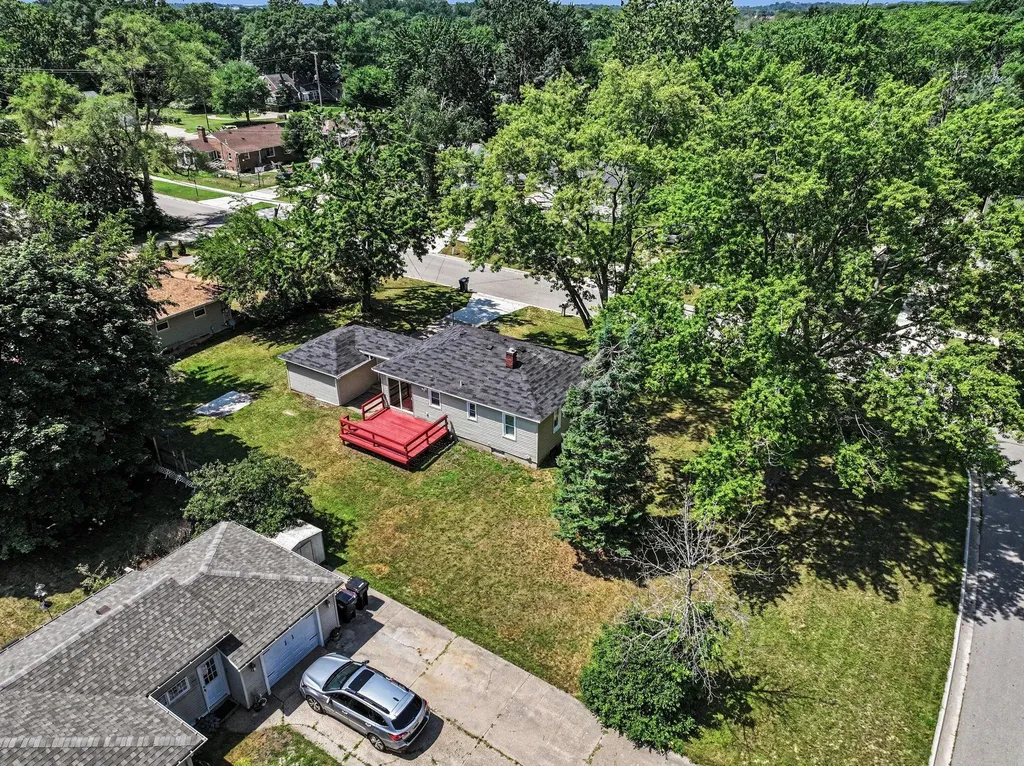 5134 Heyboer Avenue SE Kentwood City MI 49548