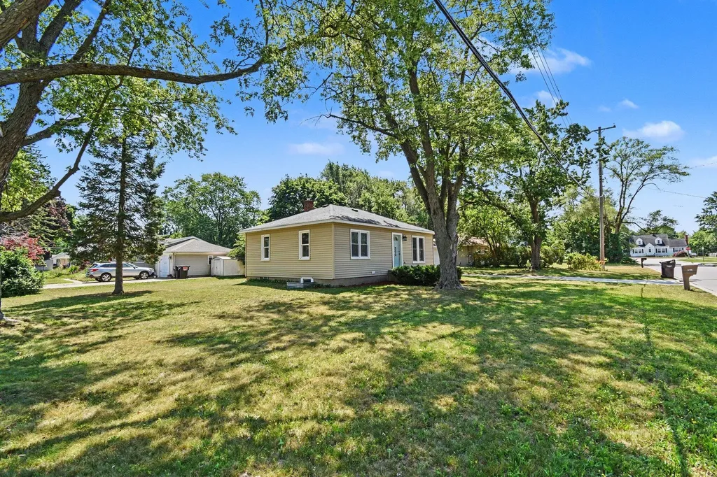5134 Heyboer Avenue SE Kentwood City MI 49548