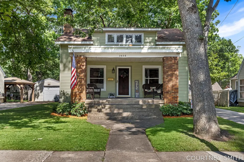 2626 Forest Grove Avenue SW Wyoming City MI 49519
