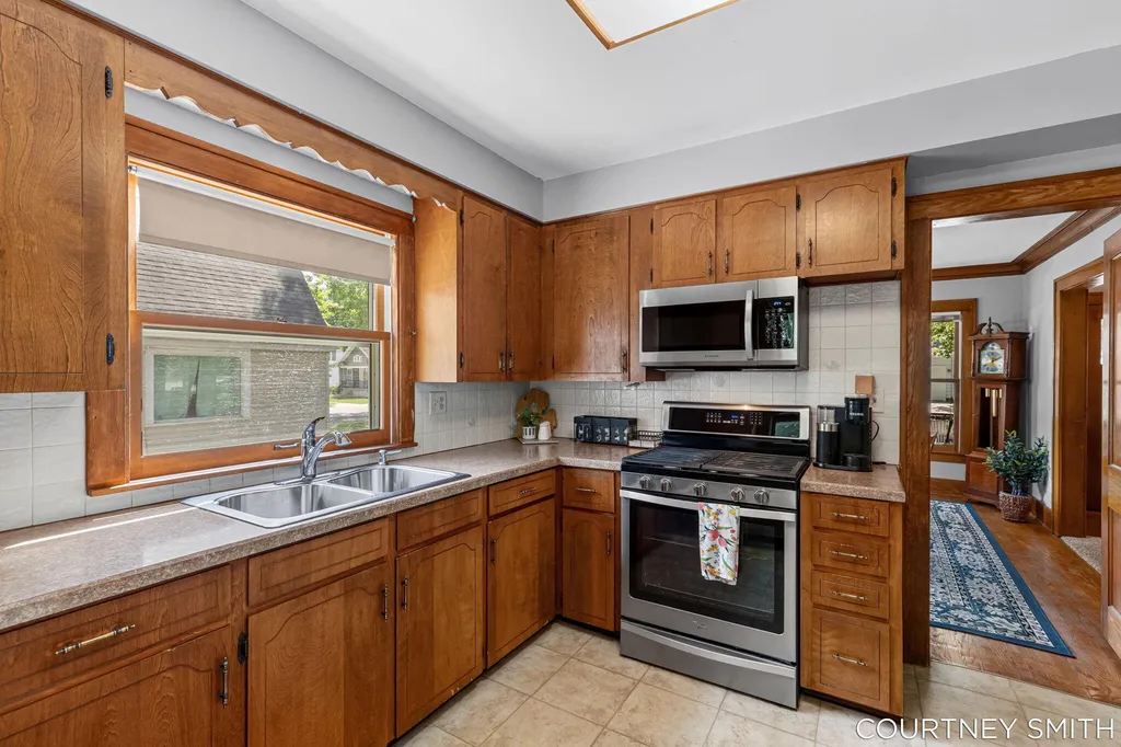 2626 Forest Grove Avenue SW Wyoming City MI 49519