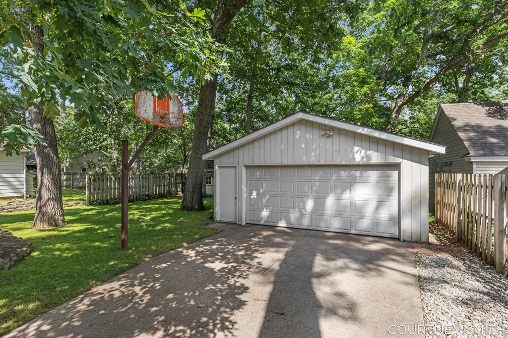 2626 Forest Grove Avenue SW Wyoming City MI 49519