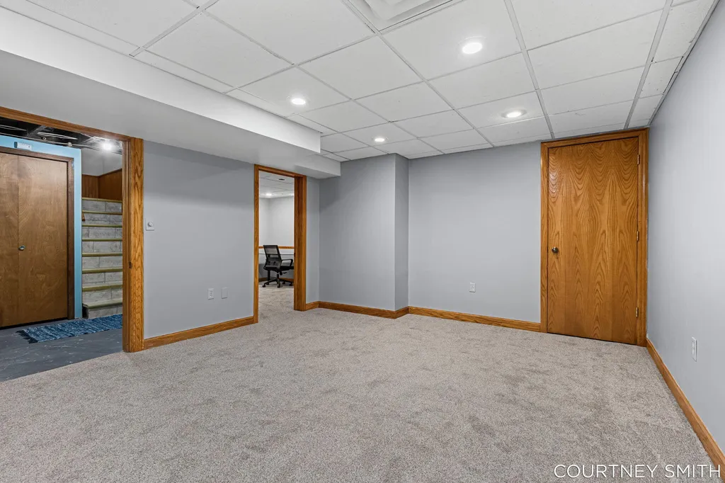 2626 Forest Grove Avenue SW Wyoming City MI 49519