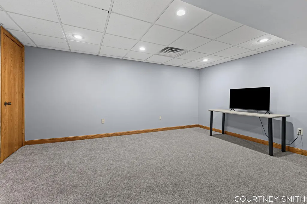 2626 Forest Grove Avenue SW Wyoming City MI 49519