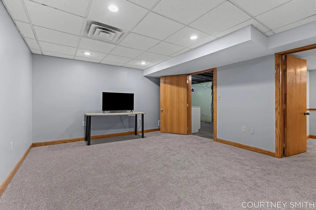 2626 Forest Grove Avenue SW Wyoming City MI 49519