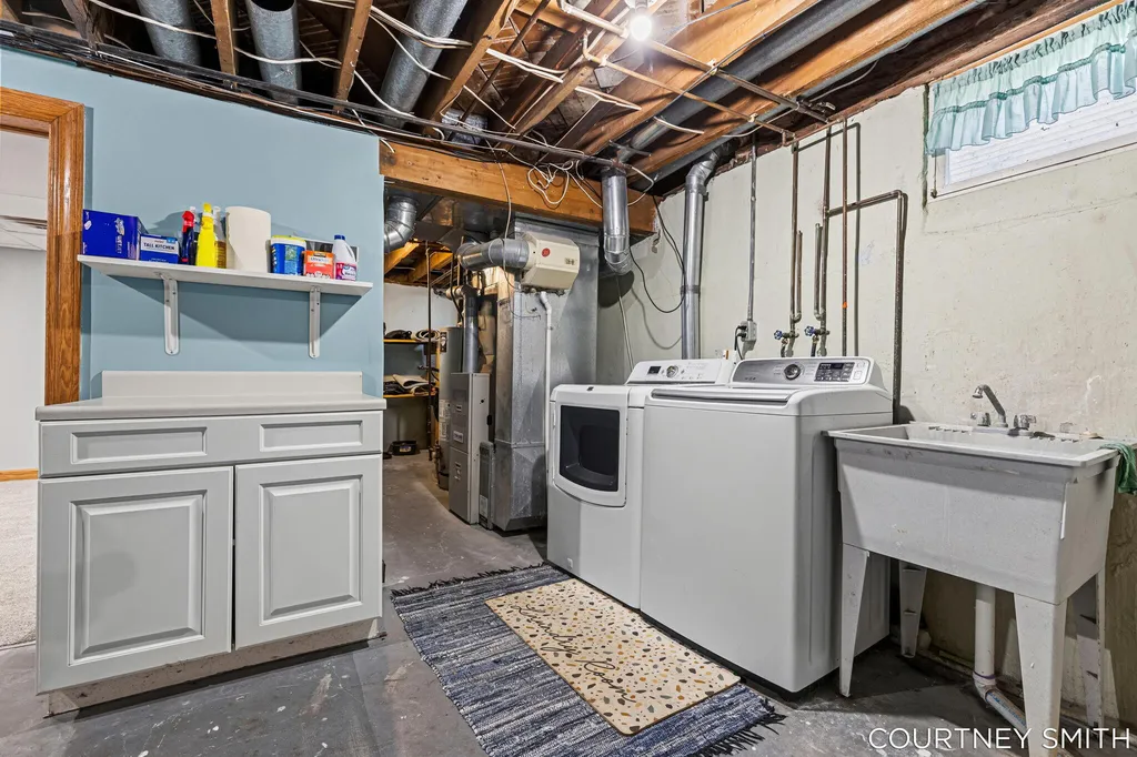 2626 Forest Grove Avenue SW Wyoming City MI 49519