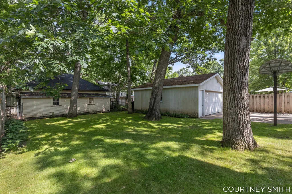 2626 Forest Grove Avenue SW Wyoming City MI 49519