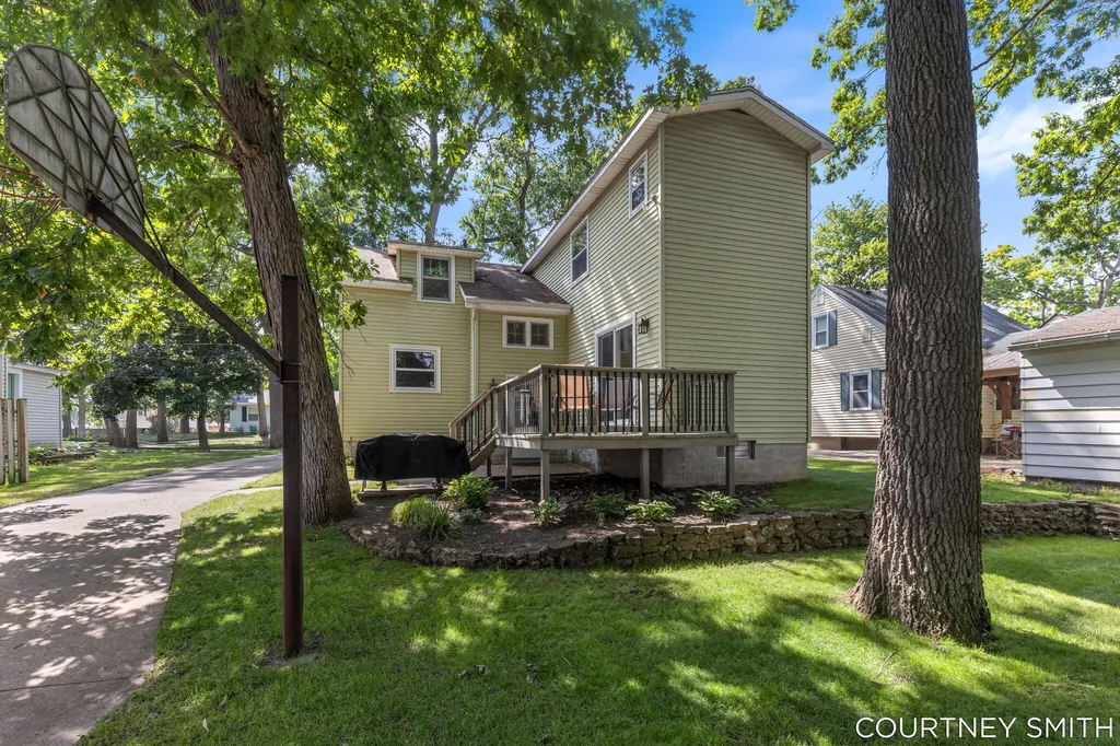 2626 Forest Grove Avenue SW Wyoming City MI 49519