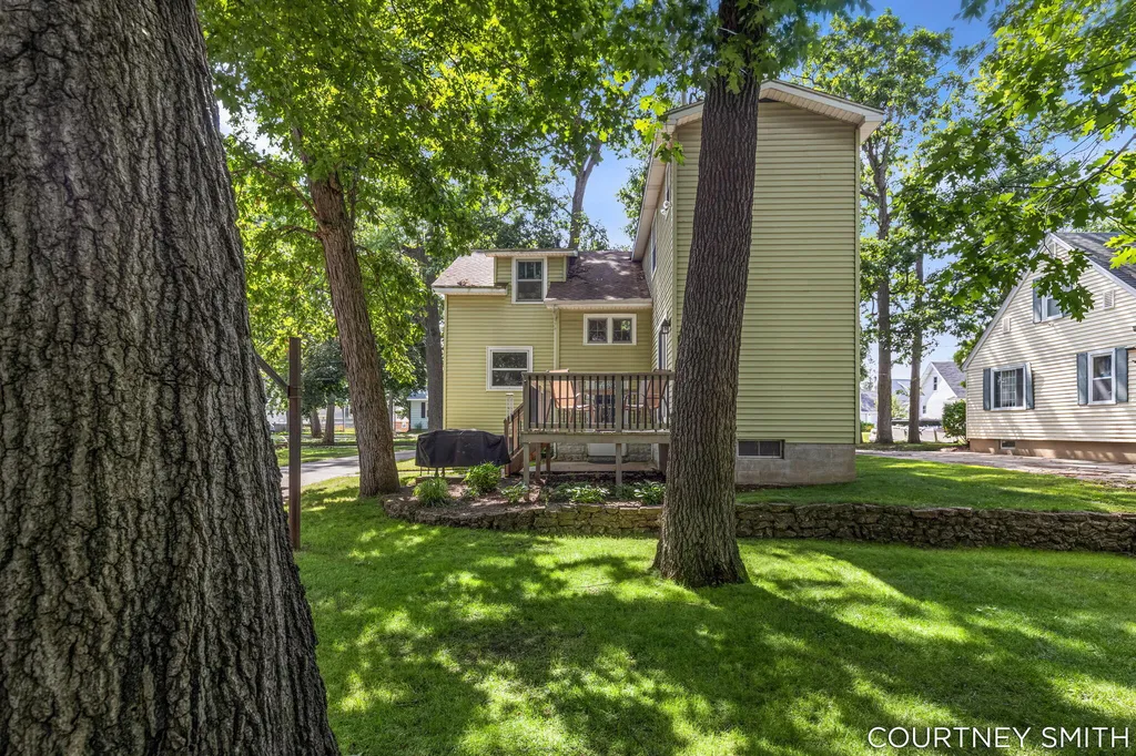 2626 Forest Grove Avenue SW Wyoming City MI 49519