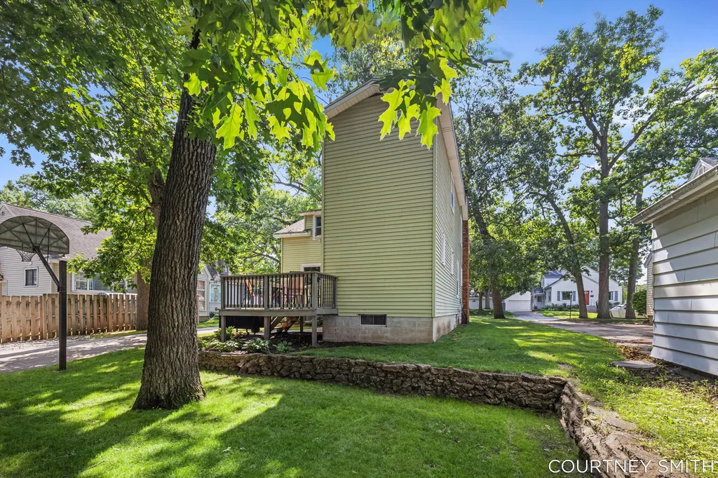 2626 Forest Grove Avenue SW Wyoming City MI 49519