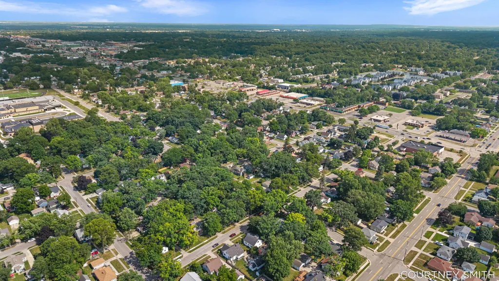 2626 Forest Grove Avenue SW Wyoming City MI 49519