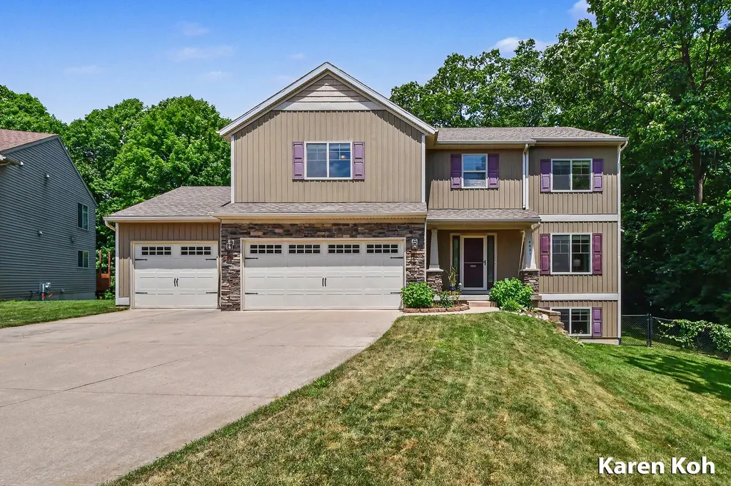 4521 Burton Forest Court SE Kentwood City MI 49546