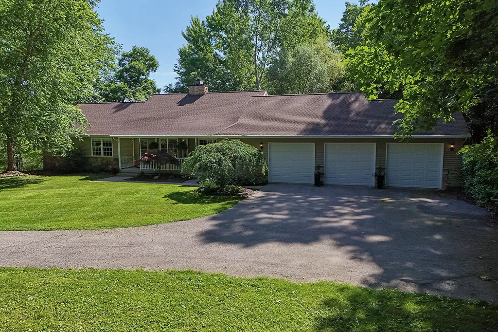 3100 Natures Place Drive SE Lowell Charter Township MI 49331
