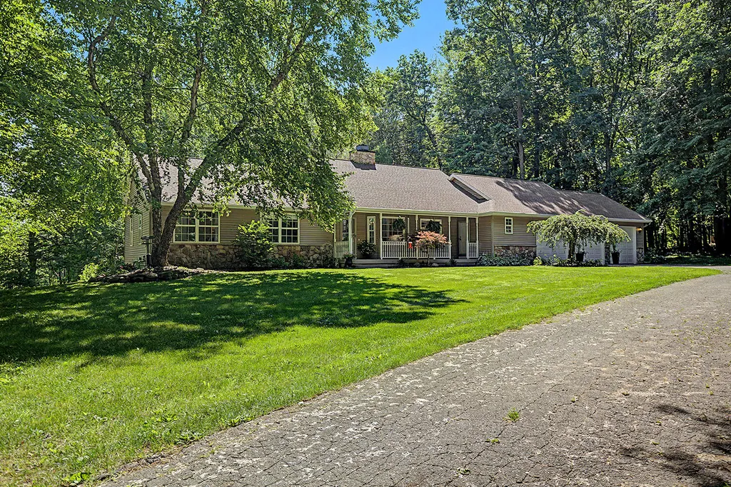 3100 Natures Place Drive SE Lowell Charter Township MI 49331