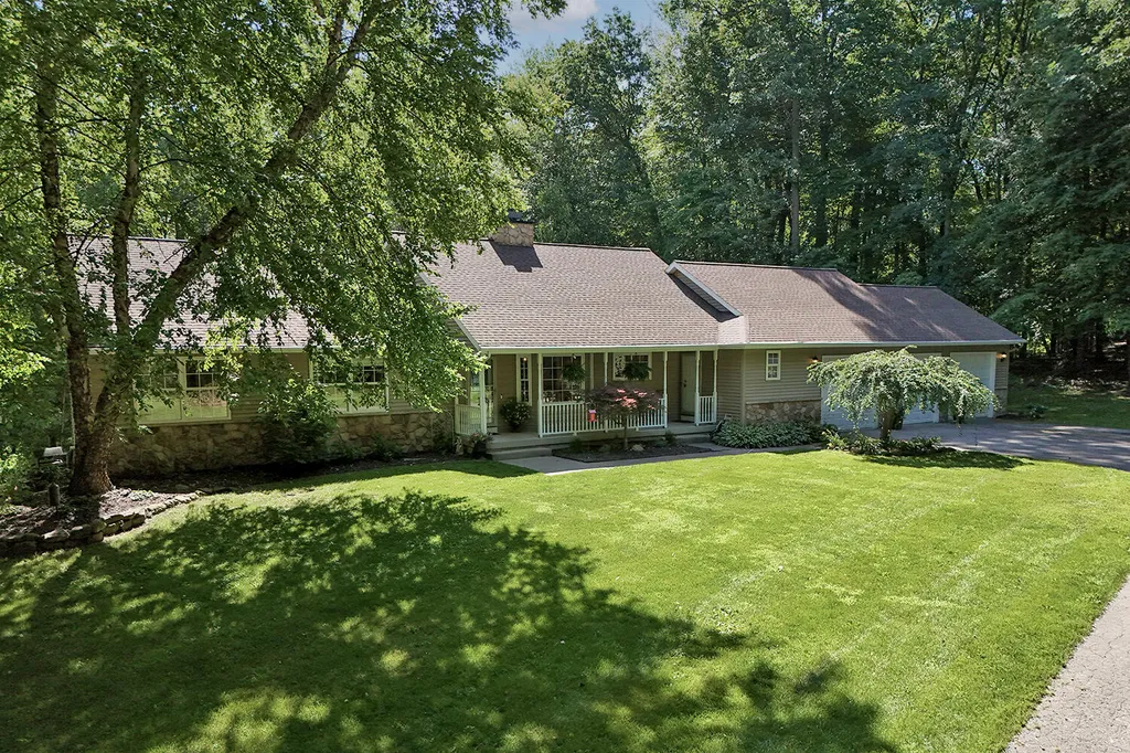 3100 Natures Place Drive SE Lowell Charter Township MI 49331