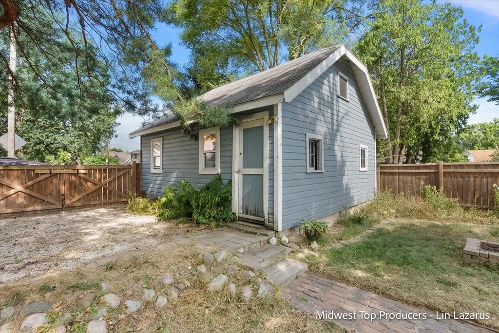 125 Mack Avenue NE Grand Rapids City MI 49503