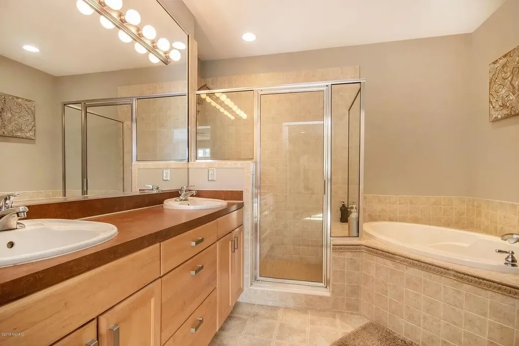 2554 Forest Hill Avenue SE Grand Rapids City MI 49546