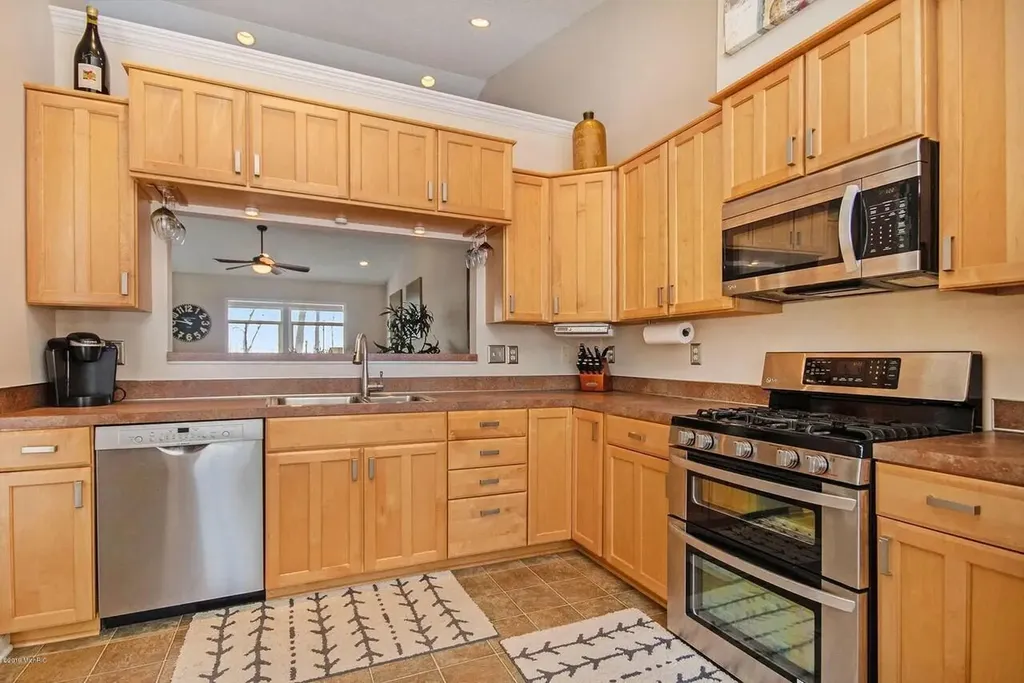 2554 Forest Hill Avenue SE Grand Rapids City MI 49546