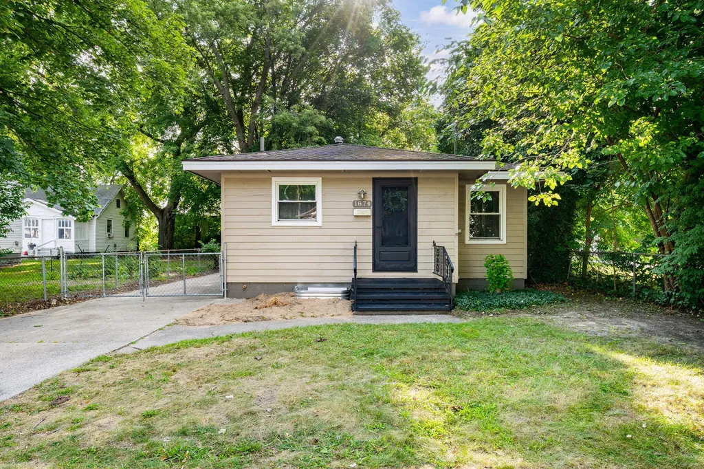 1874 Crowley Street Muskegon City MI 49441