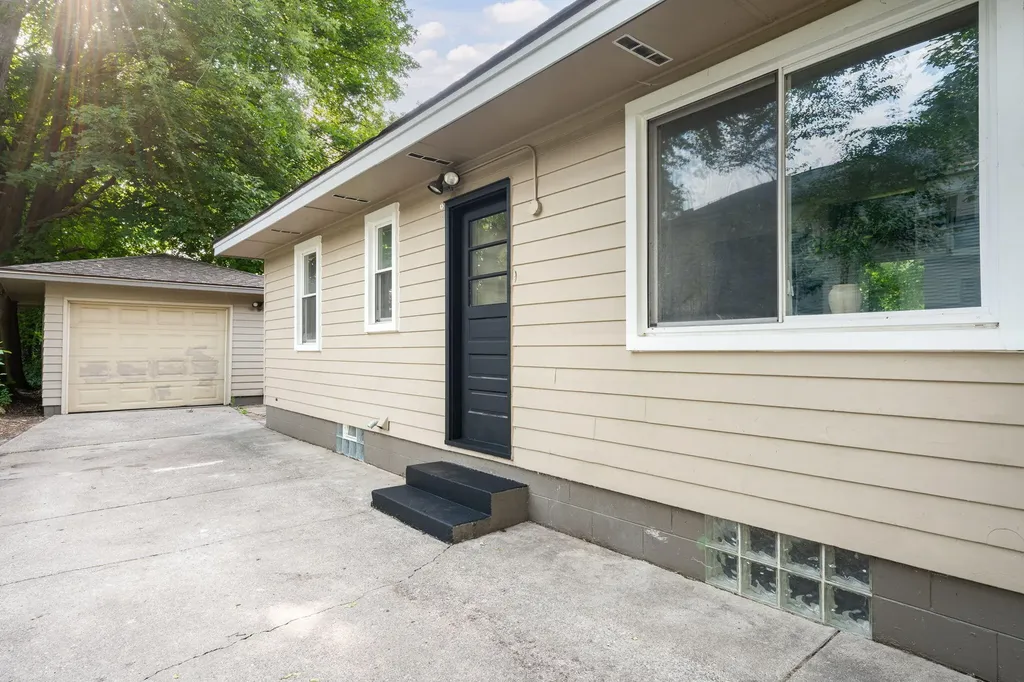 1874 Crowley Street Muskegon City MI 49441