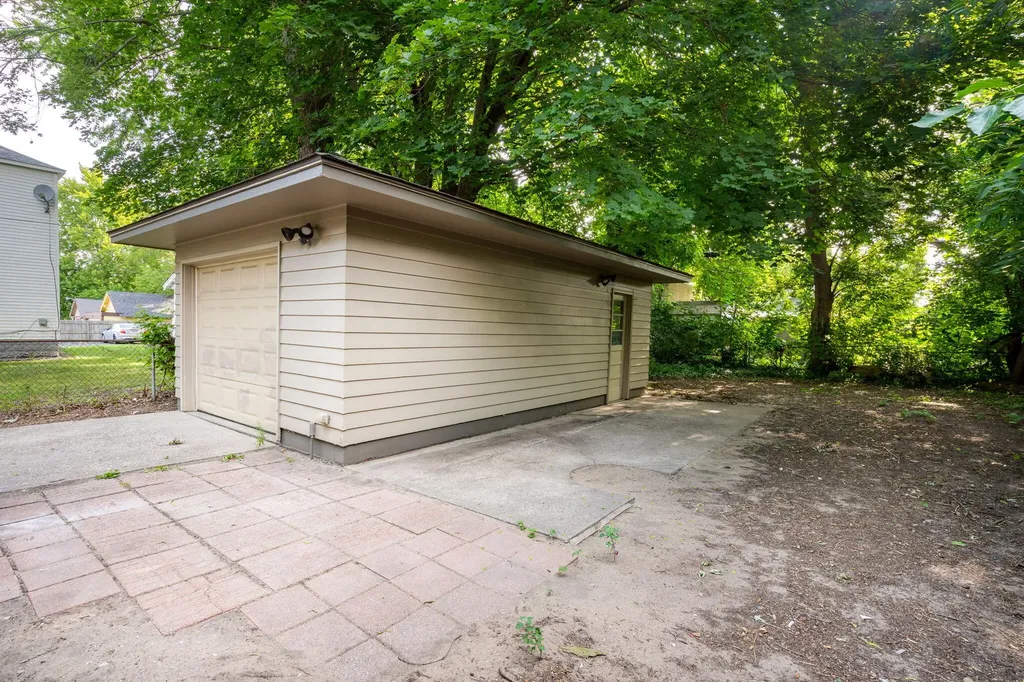 1874 Crowley Street Muskegon City MI 49441