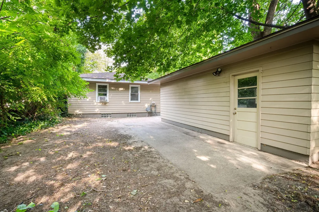 1874 Crowley Street Muskegon City MI 49441