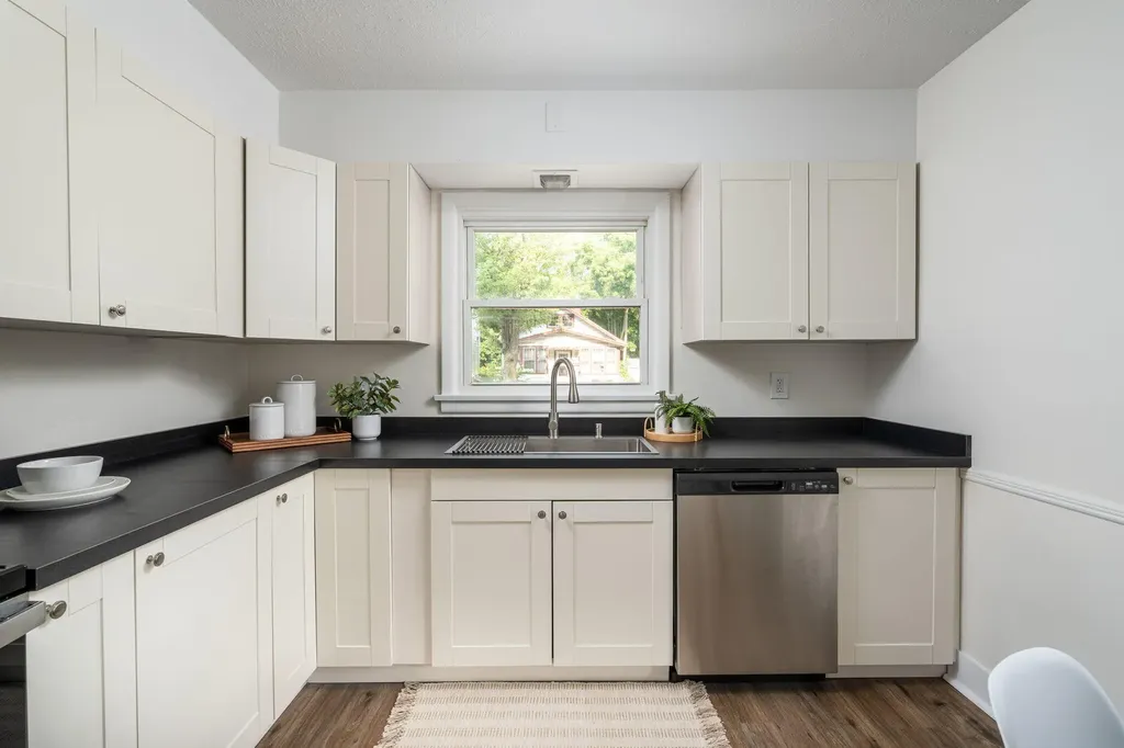 1874 Crowley Street Muskegon City MI 49441