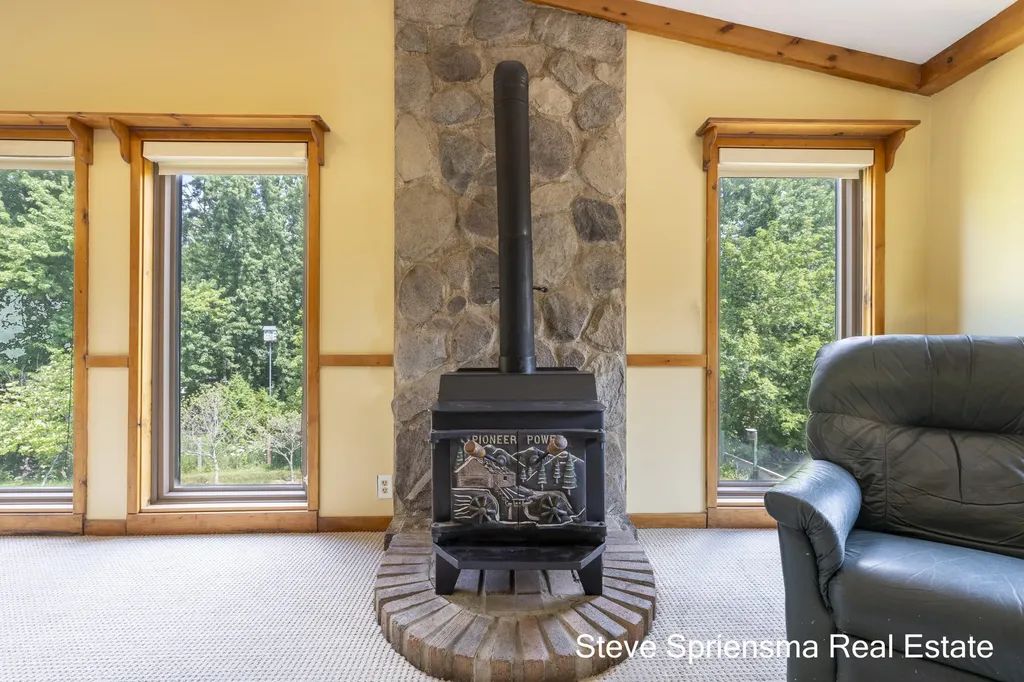 4372 Cordes Avenue NW Alpine Township MI 49321