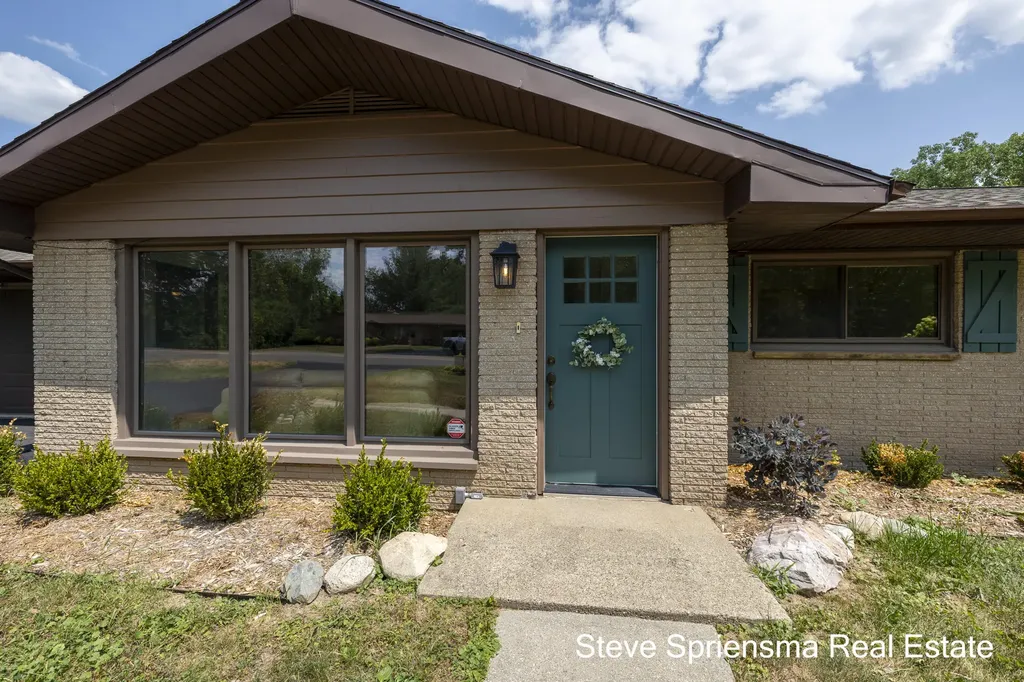 4372 Cordes Avenue NW Alpine Township MI 49321