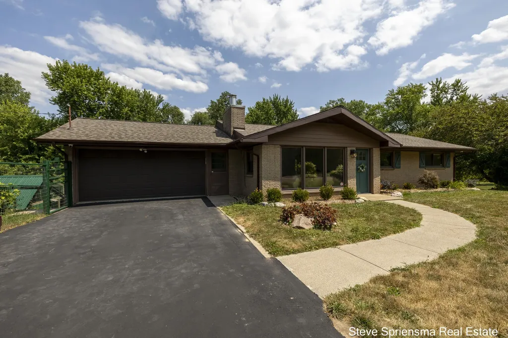 4372 Cordes Avenue NW Alpine Township MI 49321