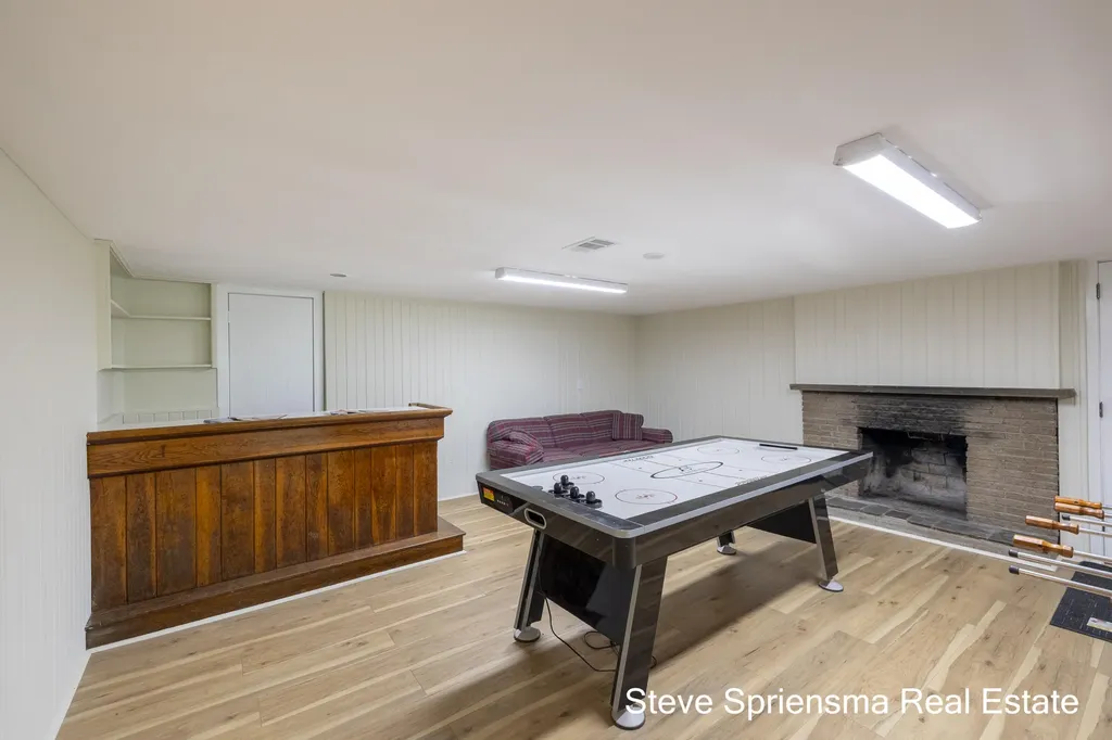 4372 Cordes Avenue NW Alpine Township MI 49321