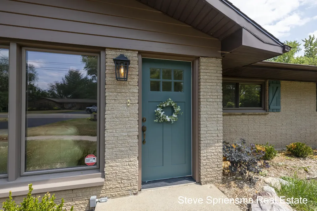 4372 Cordes Avenue NW Alpine Township MI 49321