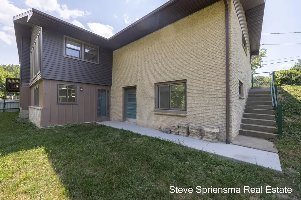 4372 Cordes Avenue NW Alpine Township MI 49321
