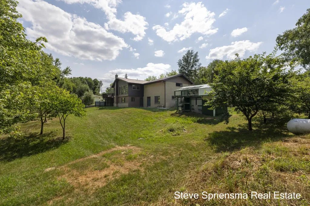 4372 Cordes Avenue NW Alpine Township MI 49321